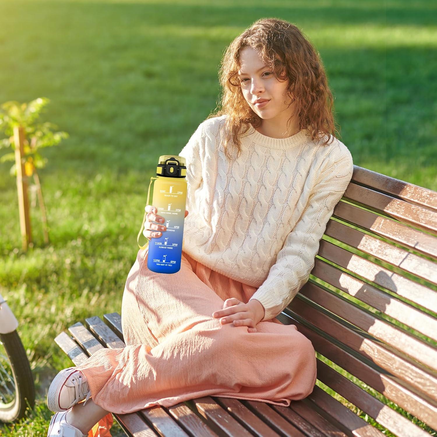 imageGourde Sport 500ml Bouteille Sport tanche Gourde avec Paille et Marqueur de Temps Bouteille Rutilisable Gourde sans BPA Bouteille deau pour Enfant Bureau Fitness Randonne Yoga Camping1000ml Jaune Bleu Roi
