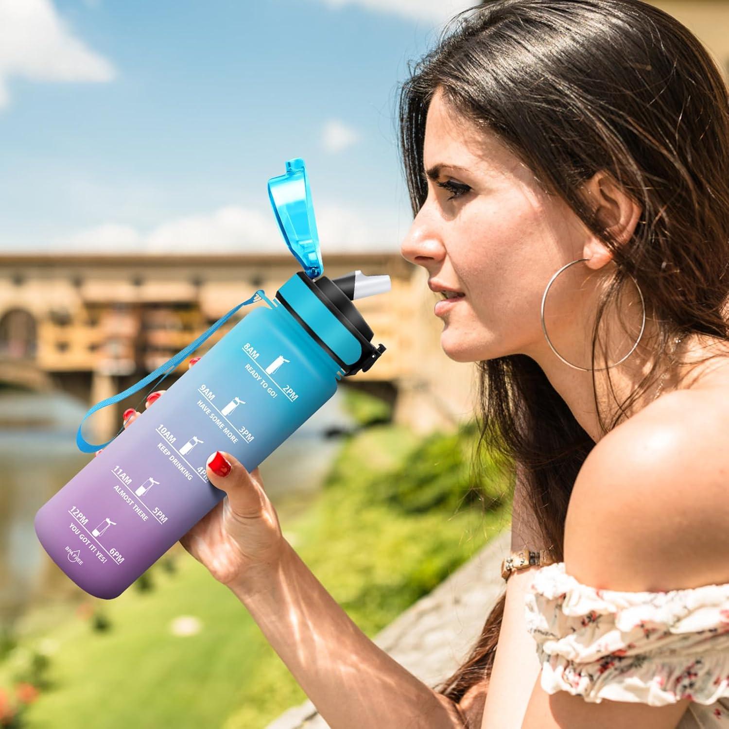 imageGourde 1L Gourde Sport Gourde avec Paille Rutilisable Rutilisable Bouteille deau avec Marqueur de Temps Water Bottle pour Adulte lcole Cyclisme Voyage Camping Fitness Yoga Bureau32oz1000ml Paille Bleu Lilas