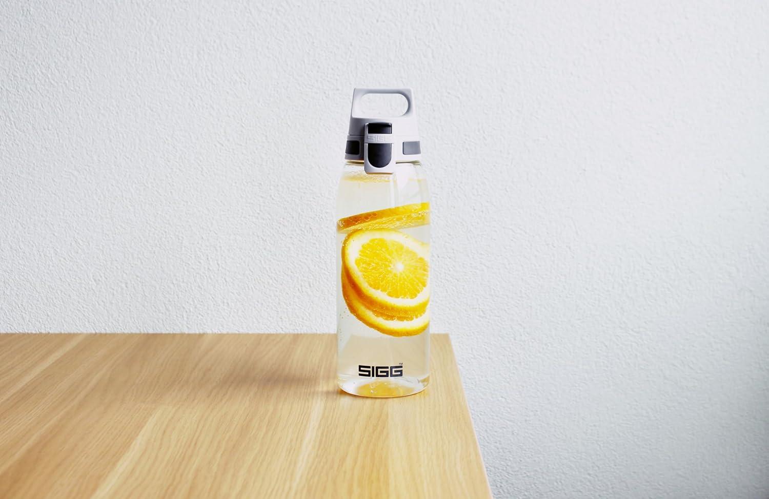 imageSigg Gourde Tritan Total Color ONE Convient Aux Boissons Gazeuses Lavage Au LaveVaisselle tanche ampamp Poids Plume Sans BPA 06L 1LTransparent