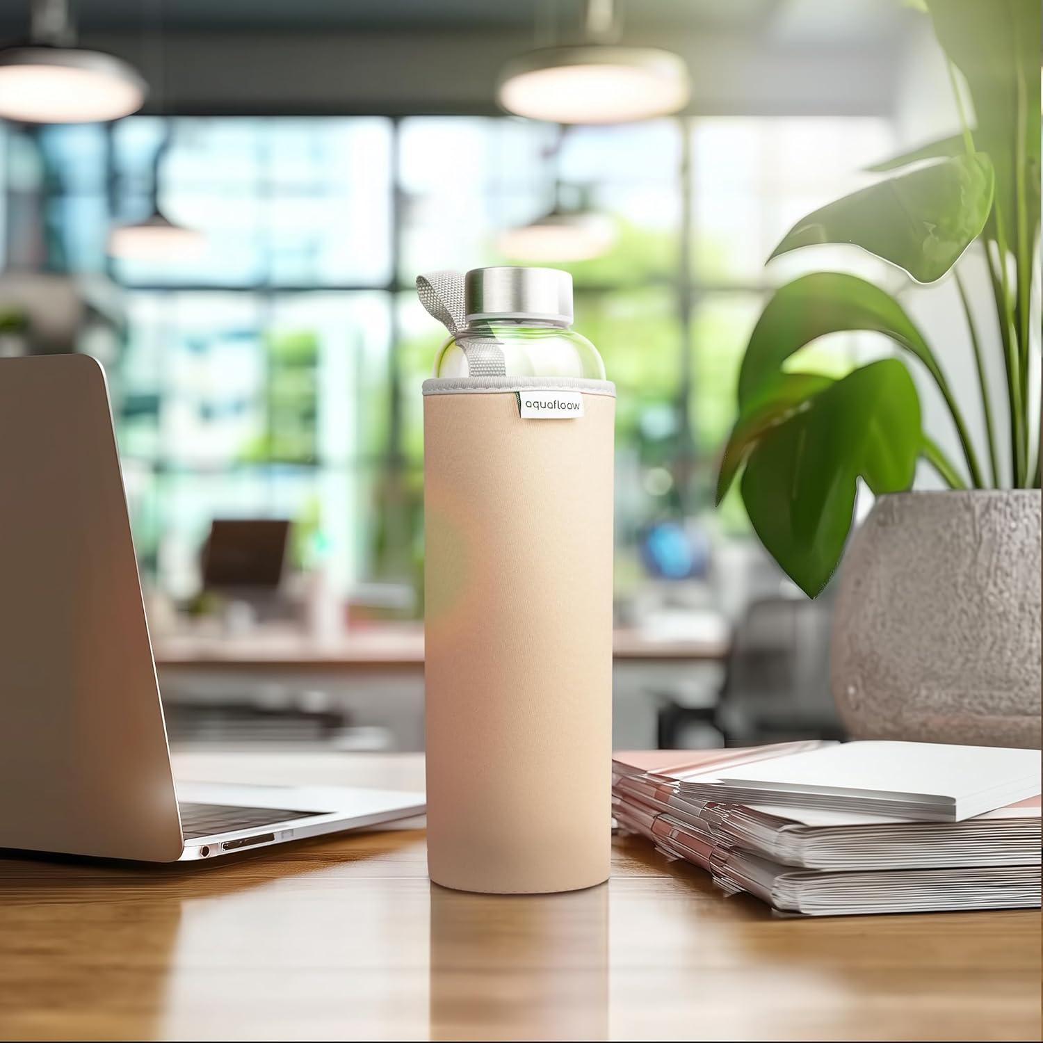 imageAquafloow Bouteille deau Brosilicate tui en Noprne 700 ml Flacons deau en Verre avec Couvercle en Bambou Sans BPA Idale pour Le Bureau Lcole La Maison Bleu foncBeige