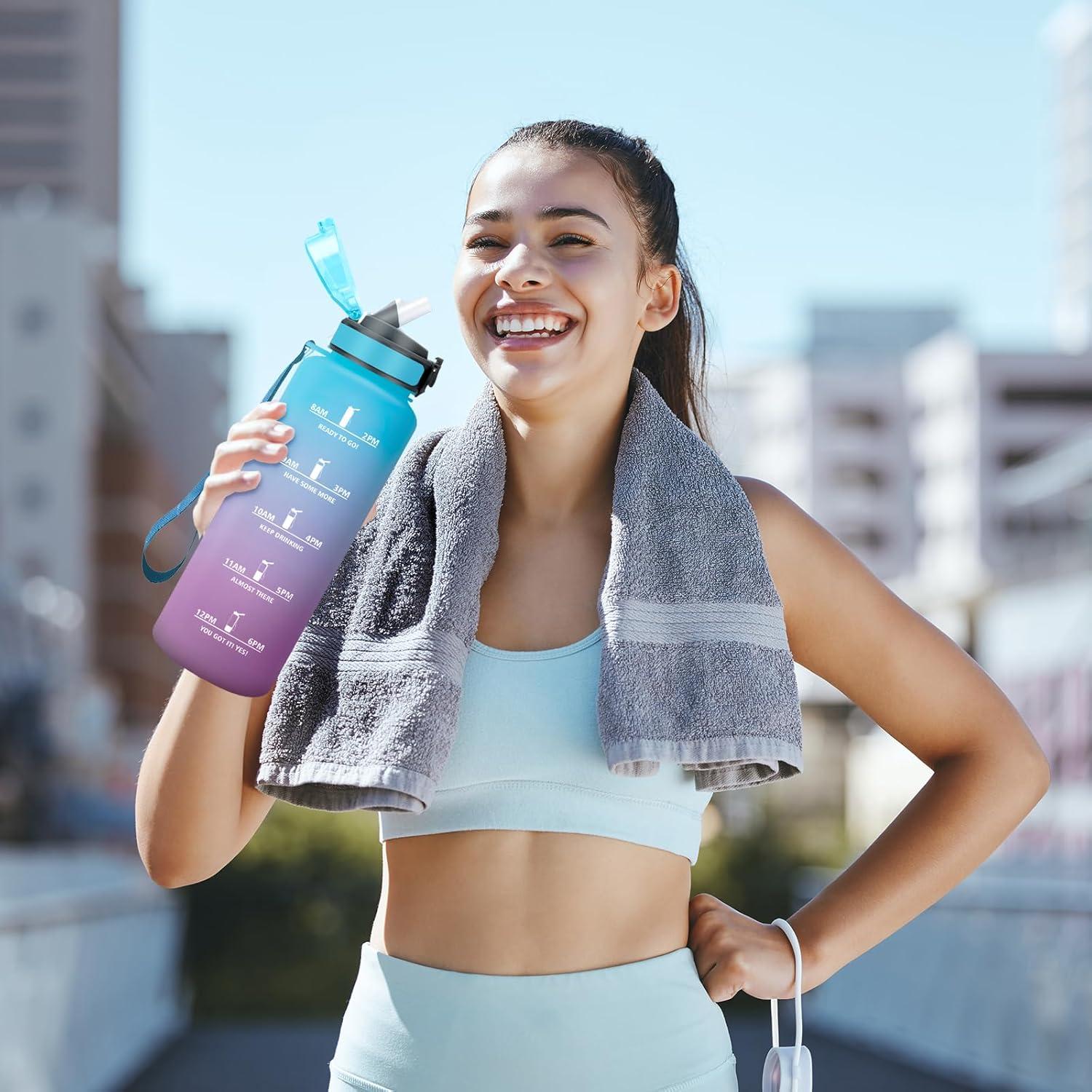 imageGourde Sport 1L Bouteille Rutilisable Gourde avec Paille et Marqueur de Temps Gourde sans BPA Bouteille Sport tanche Bouteille deau pour Sport Bureau Fitness Randonne Yoga Camping50oz1500ml Paille Bleu Violet