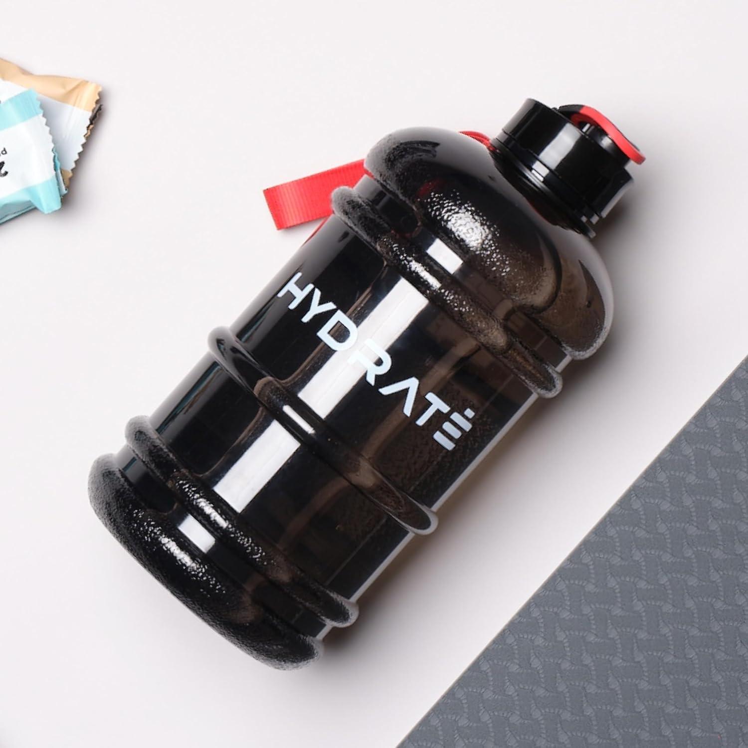 imageHYDRATE XL Bouteille deau 22 L Bouteille de Gym Avec Sangles de Transport Gourde Fitness Sans BPA Popup Bouchon pour le Sport le Yoga et les Activits de Plein Air Matte CamoNoir Transparent