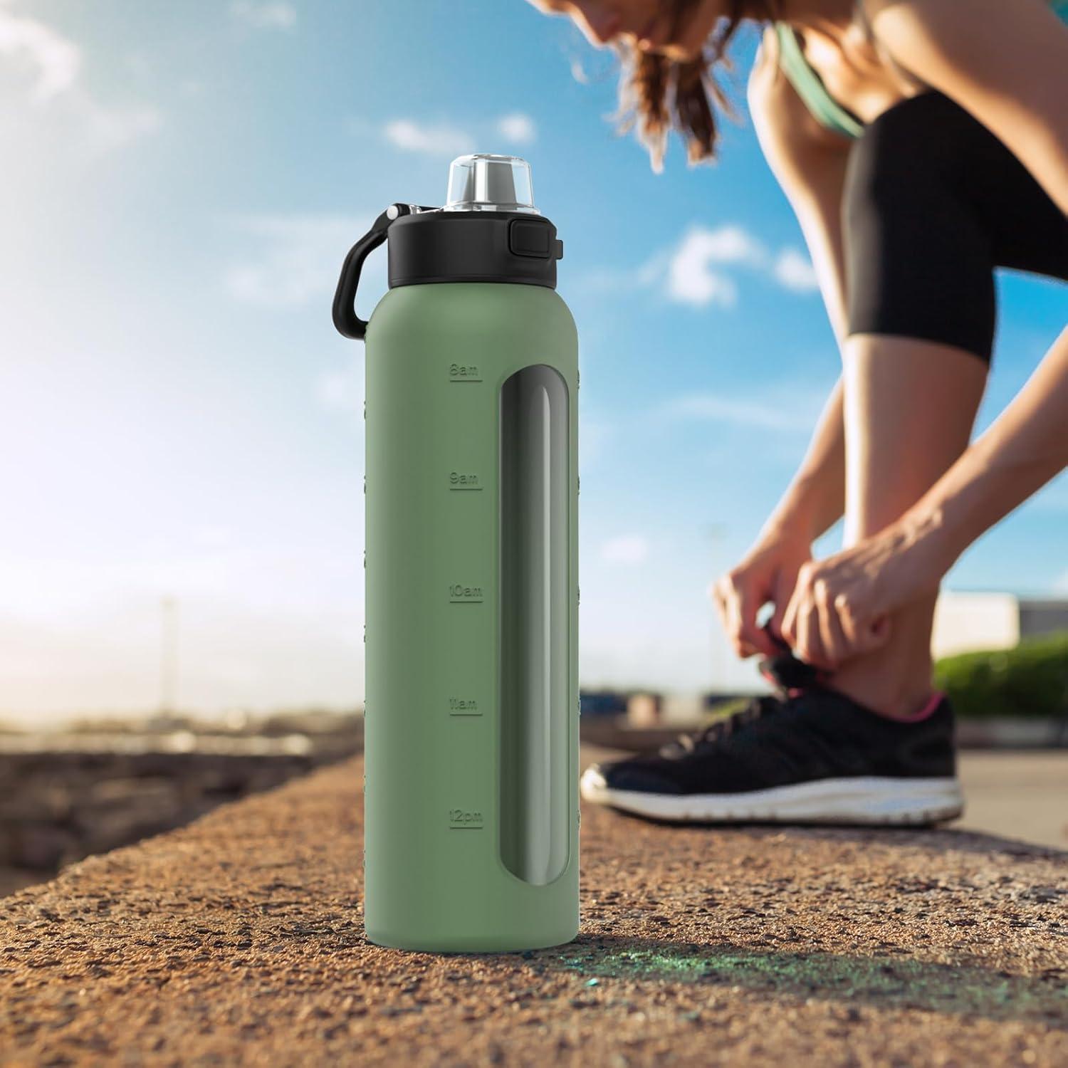 imageBLUEGO 900ML Bouteille deau en Verre avec Poigne et Paille Bouteille dhydratation avec Manchon en Silicone et Marquage du Temps Gourde de Motivation pour Gym Sport Extrieur Antifuite Bleu foncOlive