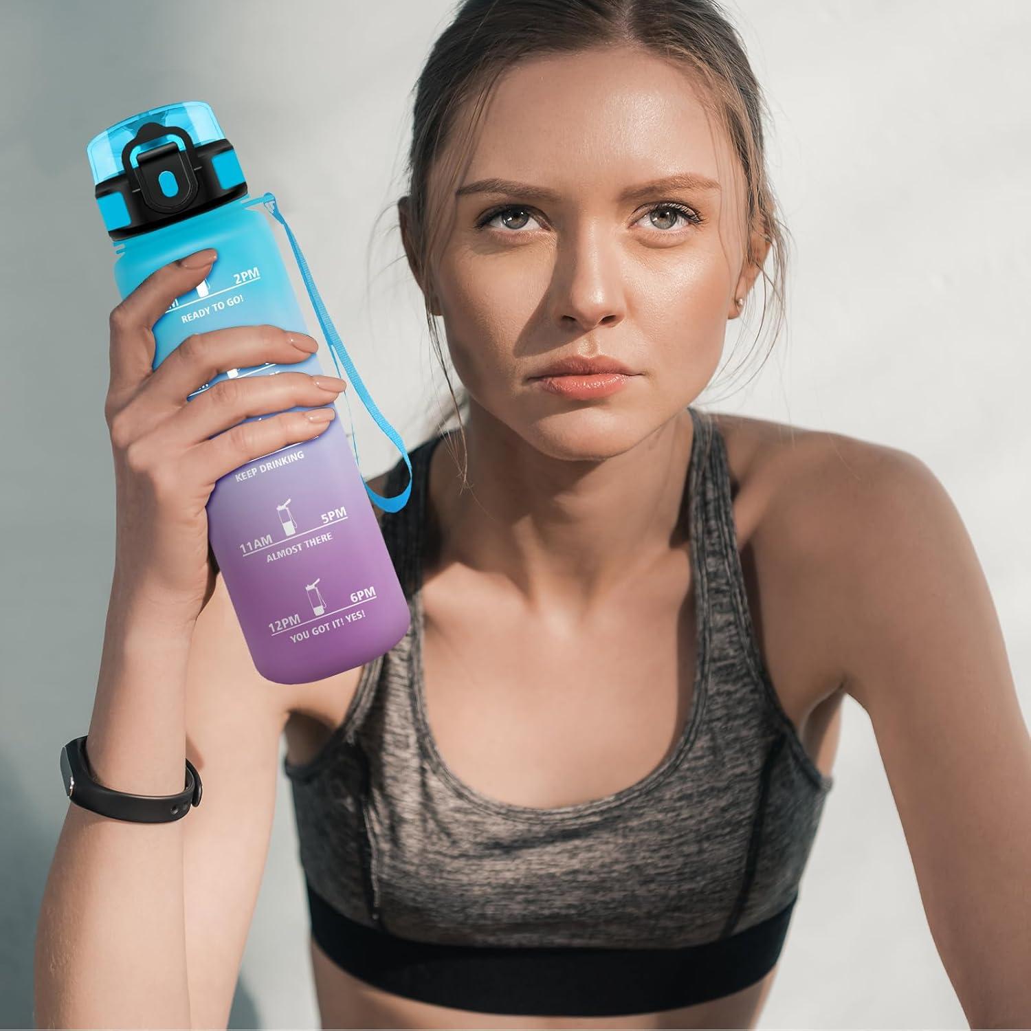 imageBouteille deau 500ml Gourde Enfant avec Filtre Gourde Sport tanche Gourdes avec Marqueur de Temps Bouteille Reutilisable Gourdes Motivation Idale pour Yoga cole Bureau Randonne32oz1000ml Bleu Violet