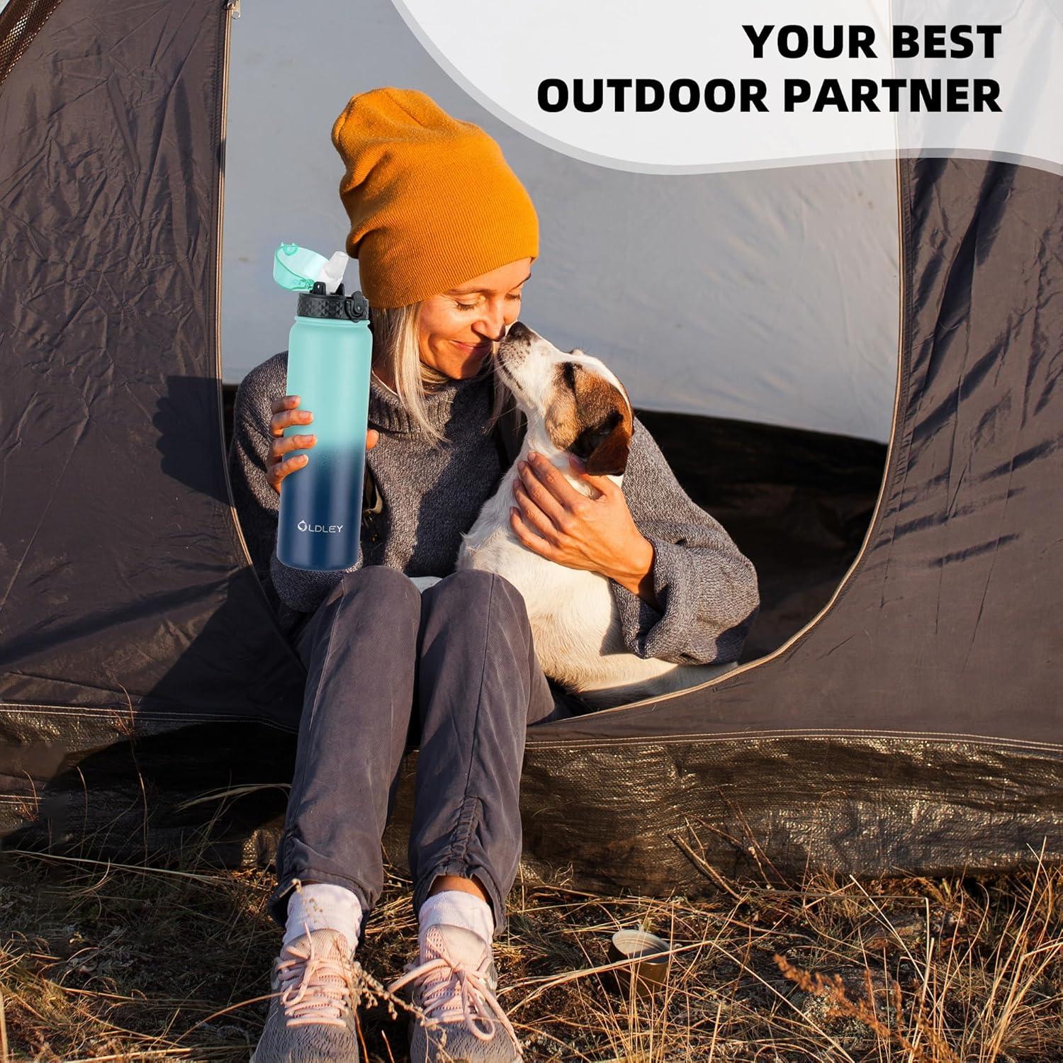 imageOLDLEY Bouteille deau en Acier Inoxydable avec Paille 1L Isotherme Sous Vide Grande gourde en Mtal tanche Garder les Boissons au Chaud et au Froid pour Vlo Camping Sports Gym Adulte Femme HommeVert Bleu