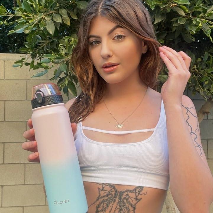 imageOLDLEY Bouteille deau en Acier Inoxydable avec Paille 1L Isotherme Sous Vide Grande gourde en Mtal tanche Garder les Boissons au Chaud et au Froid pour Vlo Camping Sports Gym Adulte Femme HommeRose Bleu