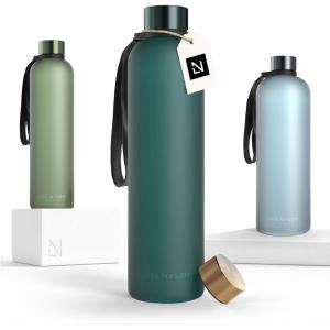 LARS NYSØM Gourde 1l | Bouteille d&rsquo;eau 1000ml | Gourde de sport ultralégère en Tritan | Idéal pour le sport, le bureau, le yoga, les enfants | 2 couvercles inclus (Carbon Black, 1000ml)(Pine Green)