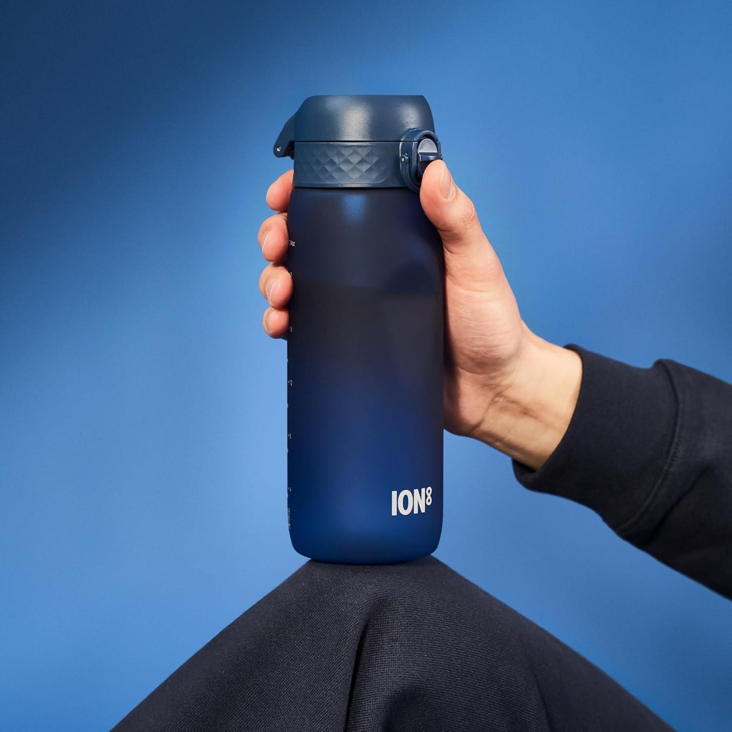 image:imageION8 Gourde 750 ml AntiFuite Sports Facile Ouvrir Verrouillage Scuris Lavable en Lavevaisselle Poigne de Transport Couvercle Rabattable Sans BPA Poigne ProfileBleu Marine