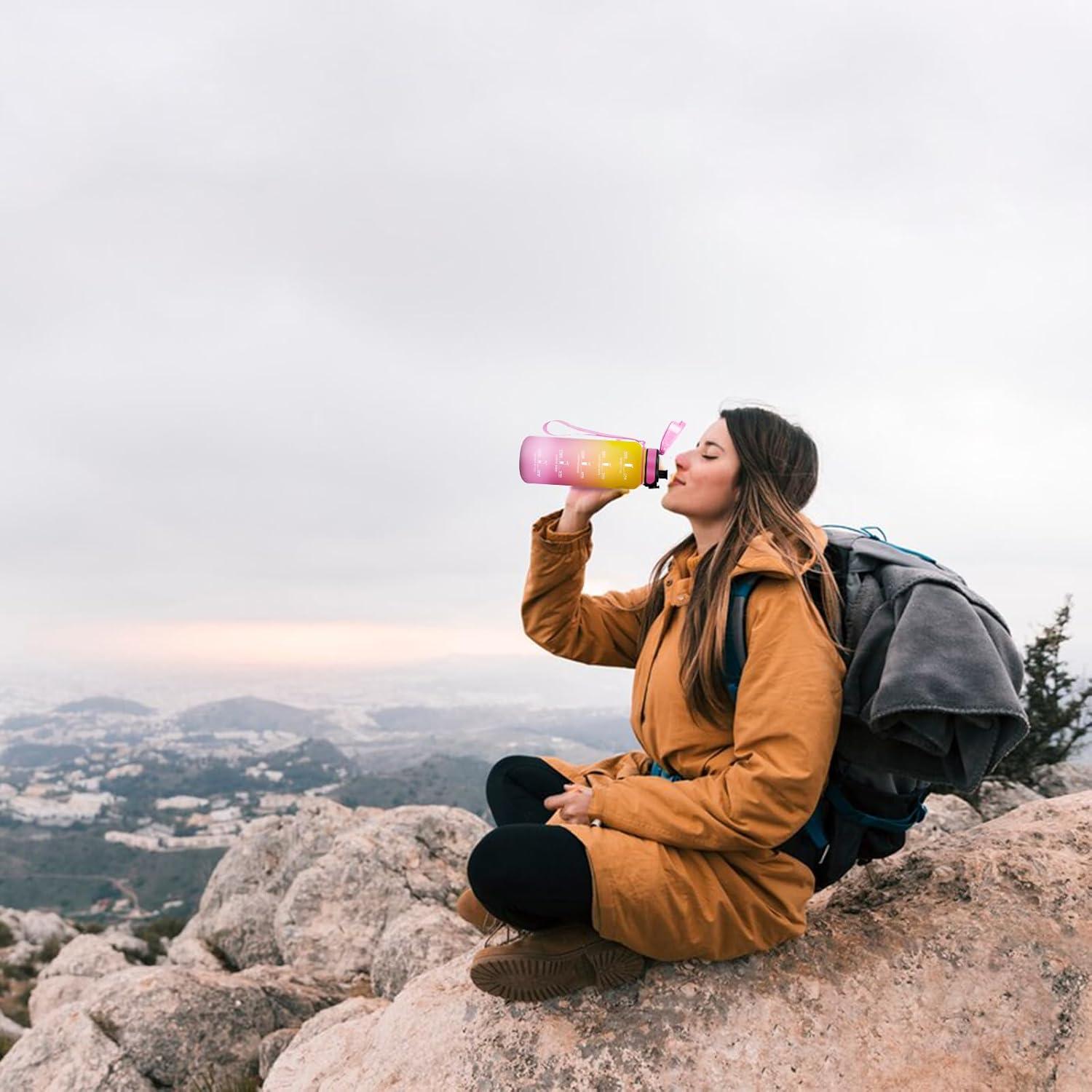image:imageKollyKolla Gourde 15L Gourde Sport Bouteille Gym tanche ampamp Rutilisable Bouteille deau avec Marqueur de Temps Gourdes Gradue pour 1 Journee sans BPA lcole Voyage Camping Randonne50oz1500ml Jaune Rose