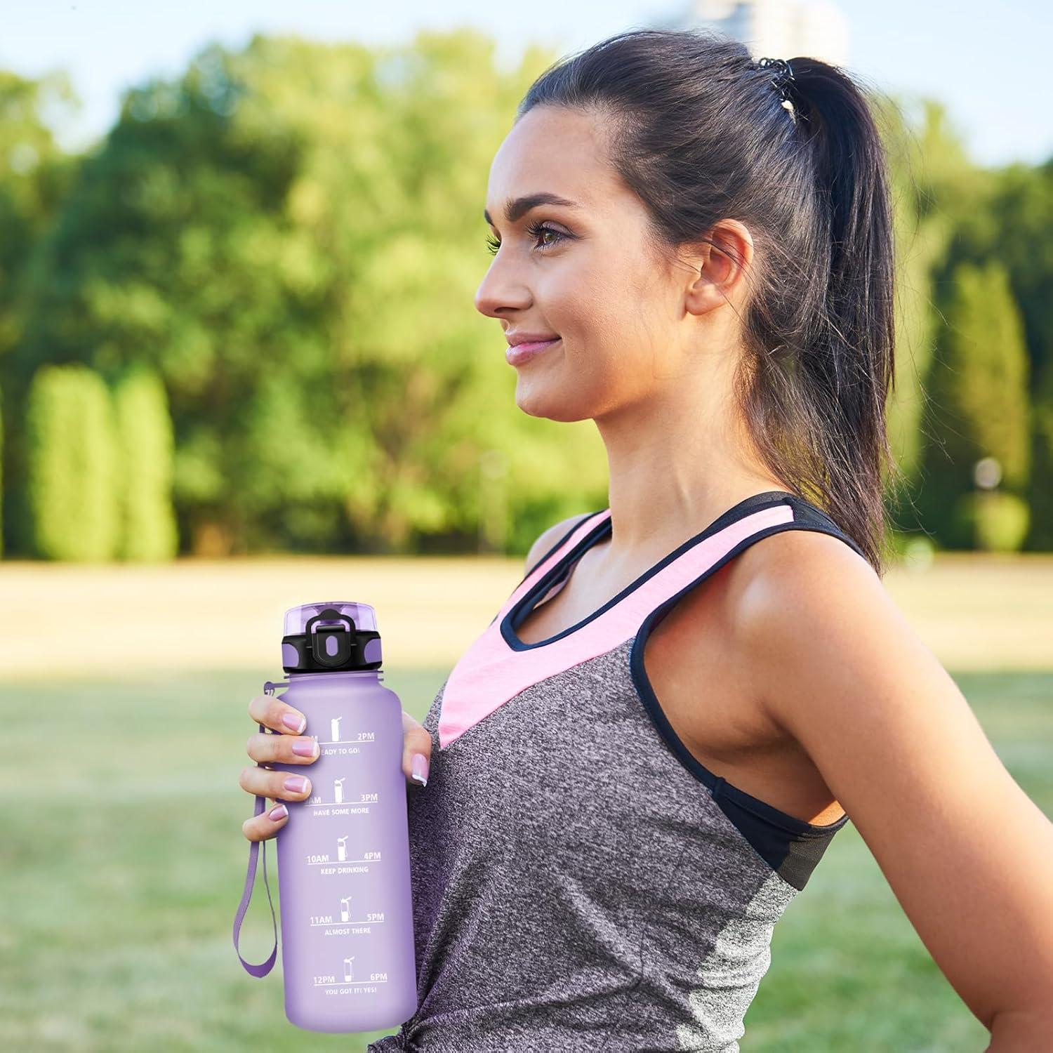 image:imageKollyKolla Gourde 15L Gourde Sport Bouteille Gym tanche ampamp Rutilisable Bouteille deau avec Marqueur de Temps Gourdes Gradue pour 1 Journee sans BPA lcole Voyage Camping Randonne50oz1500ml Mat Violet Clair