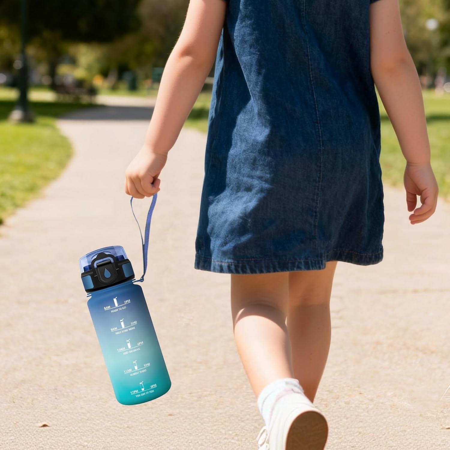 image:imageMotswedi Gourde Enfant 500 ml AntiFuite Gourde Paille avec Marqueur de Temps Bouteille deau Poigne de Transport Bouteille avec Paille pour Lcole Sport Yoga Blanc Cass Bleu ClairBleu Vert