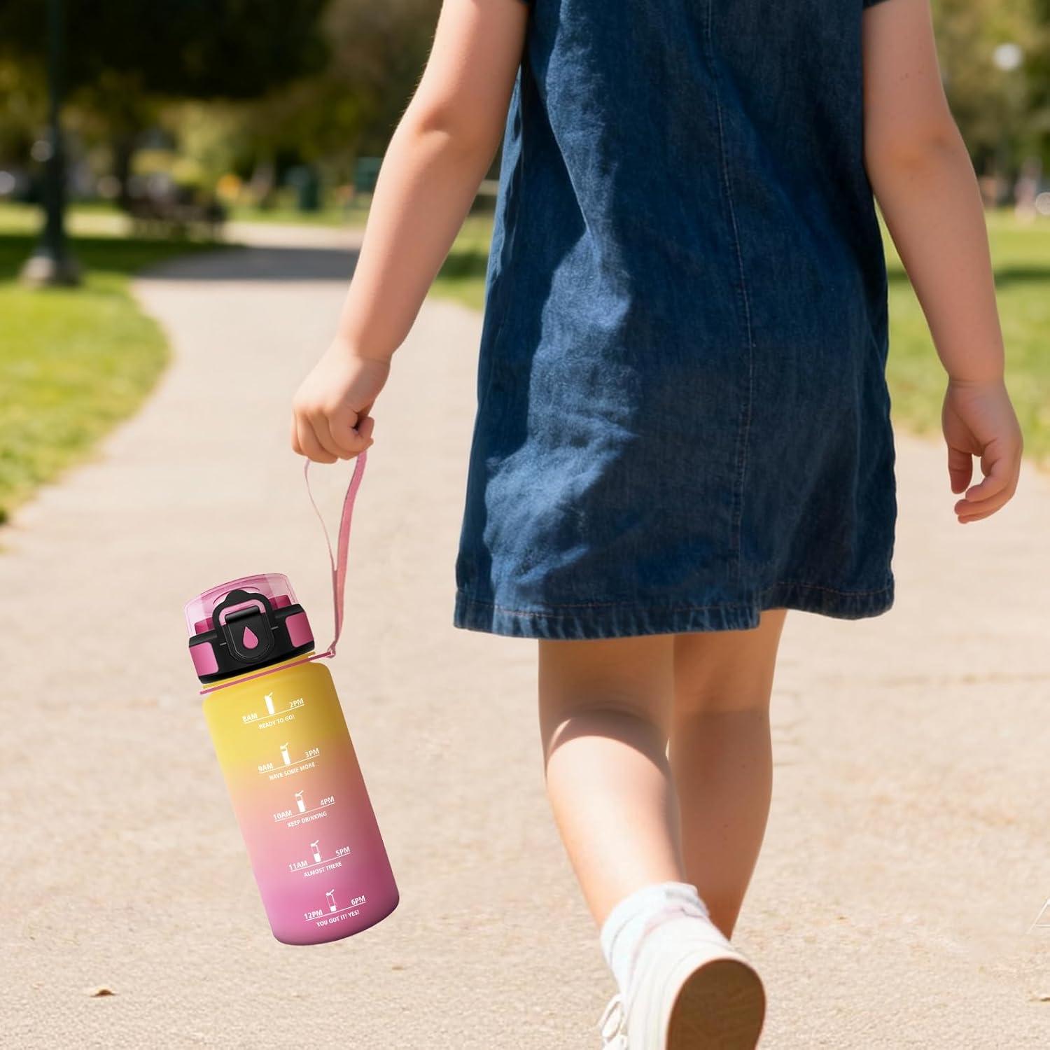 image:imageMotswedi Gourde Enfant 500 ml AntiFuite Gourde Paille avec Marqueur de Temps Bouteille deau Poigne de Transport Bouteille avec Paille pour Lcole Sport Yoga Blanc Cass Bleu ClairJaune Rose