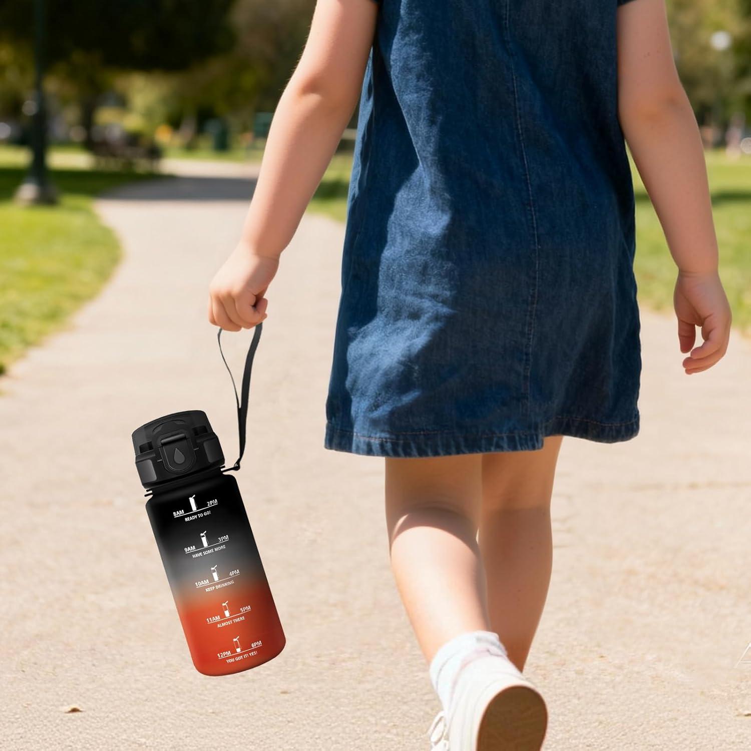 image:imageMotswedi Gourde Enfant 500 ml AntiFuite Gourde Paille avec Marqueur de Temps Bouteille deau Poigne de Transport Bouteille avec Paille pour Lcole Sport Yoga Blanc Cass Bleu ClairNoir Rouge