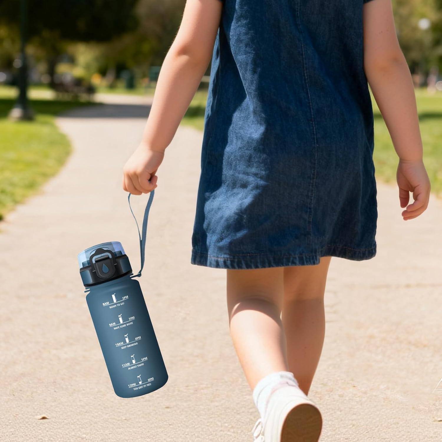 image:imageMotswedi Gourde Enfant 500 ml AntiFuite Gourde Paille avec Marqueur de Temps Bouteille deau Poigne de Transport Bouteille avec Paille pour Lcole Sport Yoga Blanc Cass Bleu ClairBleu Fonc