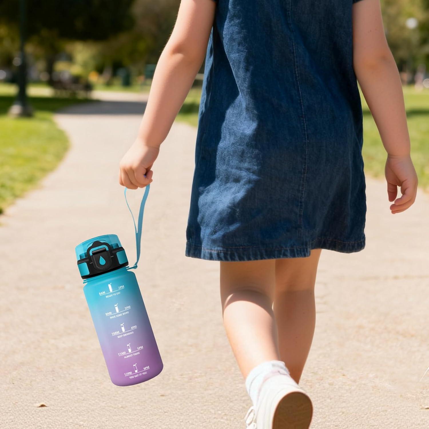 image:imageMotswedi Gourde Enfant 500 ml AntiFuite Gourde Paille avec Marqueur de Temps Bouteille deau Poigne de Transport Bouteille avec Paille pour Lcole Sport Yoga Blanc Cass Bleu ClairBleu Violet