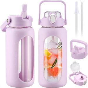 BLUEGO 2000ml Bouteilles d&rsquo;eau en verre avec 2 couvercles Gourd avec paille 2L Grande bouteille d&rsquo;eau avec marqueurs de temps et de capacité pour salle de sport Maison Étanche, Ambre(Violet)