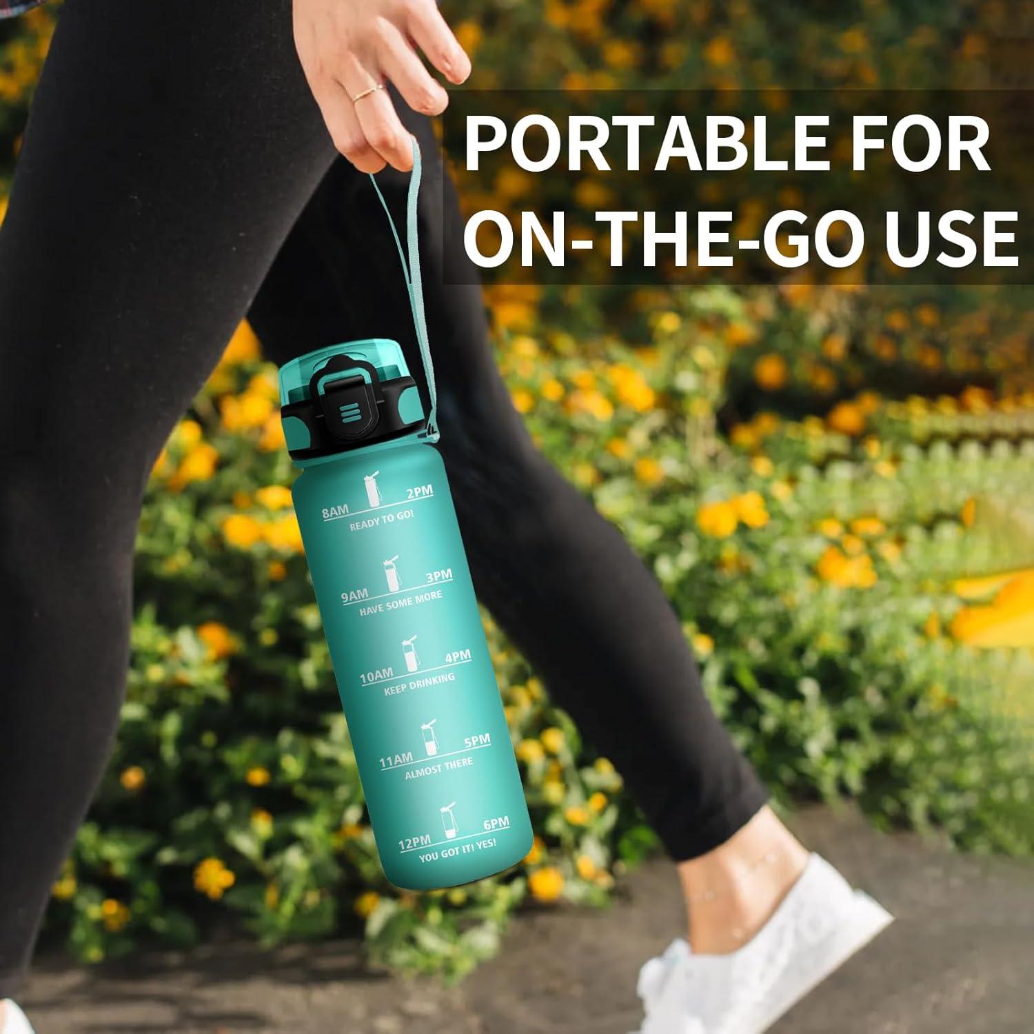 image:imageKollyKolla Bouteille 1L Gourde Sport avec Paille Gourde Grande Marqueur de Temps Reutilisable Bouteille deau tanche pour Running Fitness Yoga Bureau Gym32oz1000ml Paille Mat Bleuvert