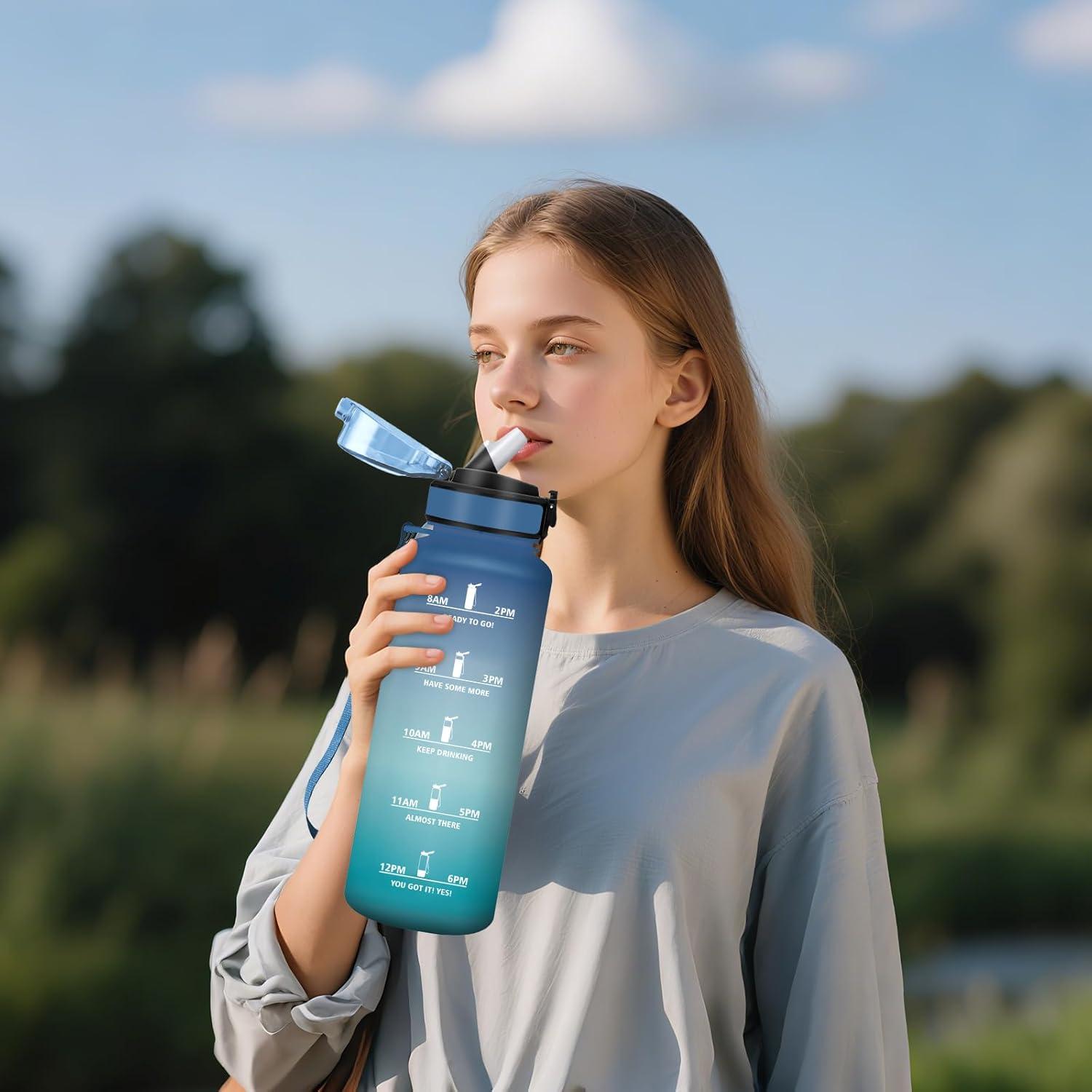 image:imageHoneyHolly Gourde 1l tanches Gourde Paille sans BPA ampamp Rutilisable Bouteille Motivation Bouteille deau Avec Marqueur de Temps Water Bottle pour Gym Ecole Cyclisme Plein air SportBleu Vert 1500 Ml