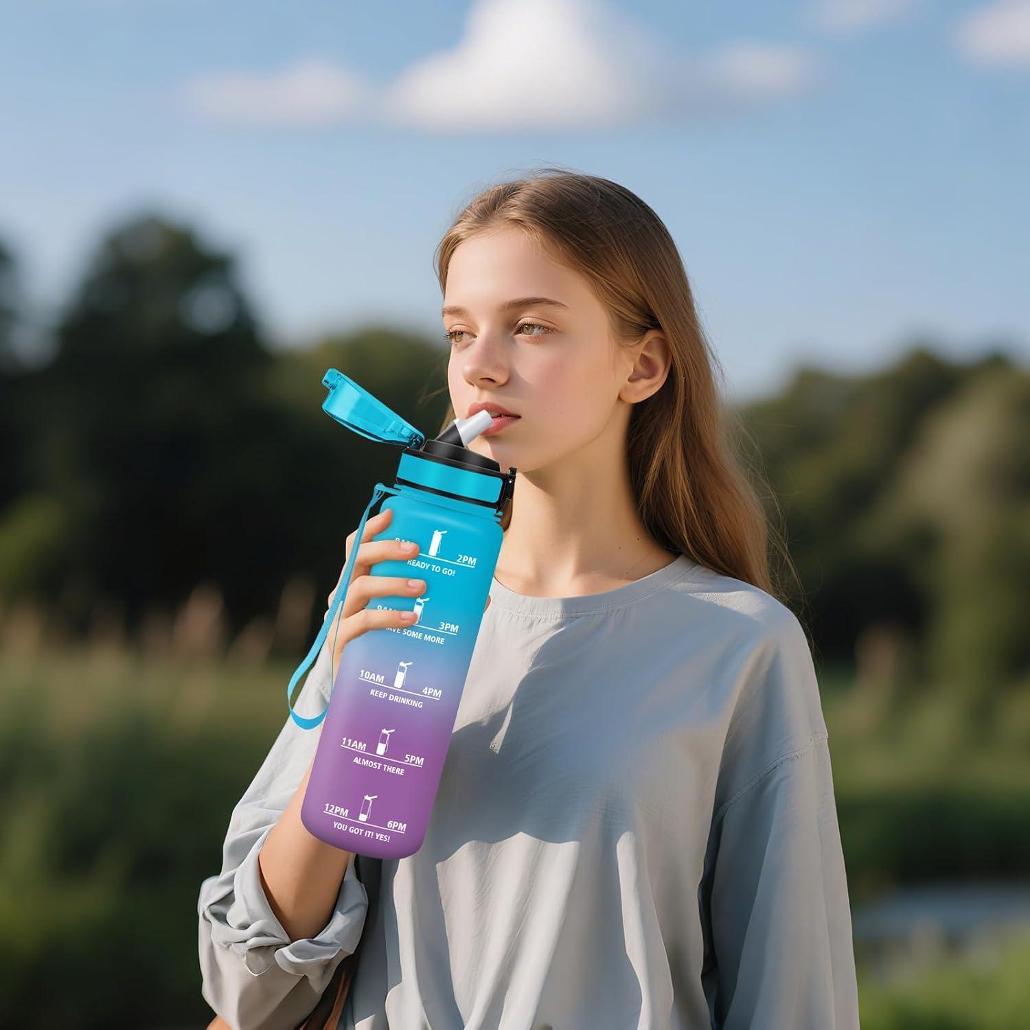 image:imageHoneyHolly Gourde 1l tanches Gourde Paille sans BPA ampamp Rutilisable Bouteille Motivation Bouteille deau Avec Marqueur de Temps Water Bottle pour Gym Ecole Cyclisme Plein air SportBleu Violet 1000 Ml