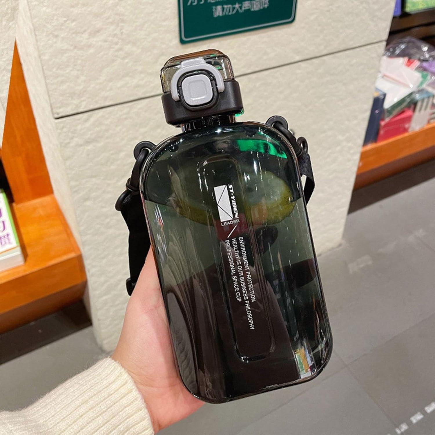 image:imageBouteille De Boissons Sportives Champignon Preuve De Fuite Conteneur Deau De Voyage Bandoulire Compacte Vecteur De Liquide Carr Pour LUtilisation Dcoles Dans La Gym Bouteille De GrandeNoir