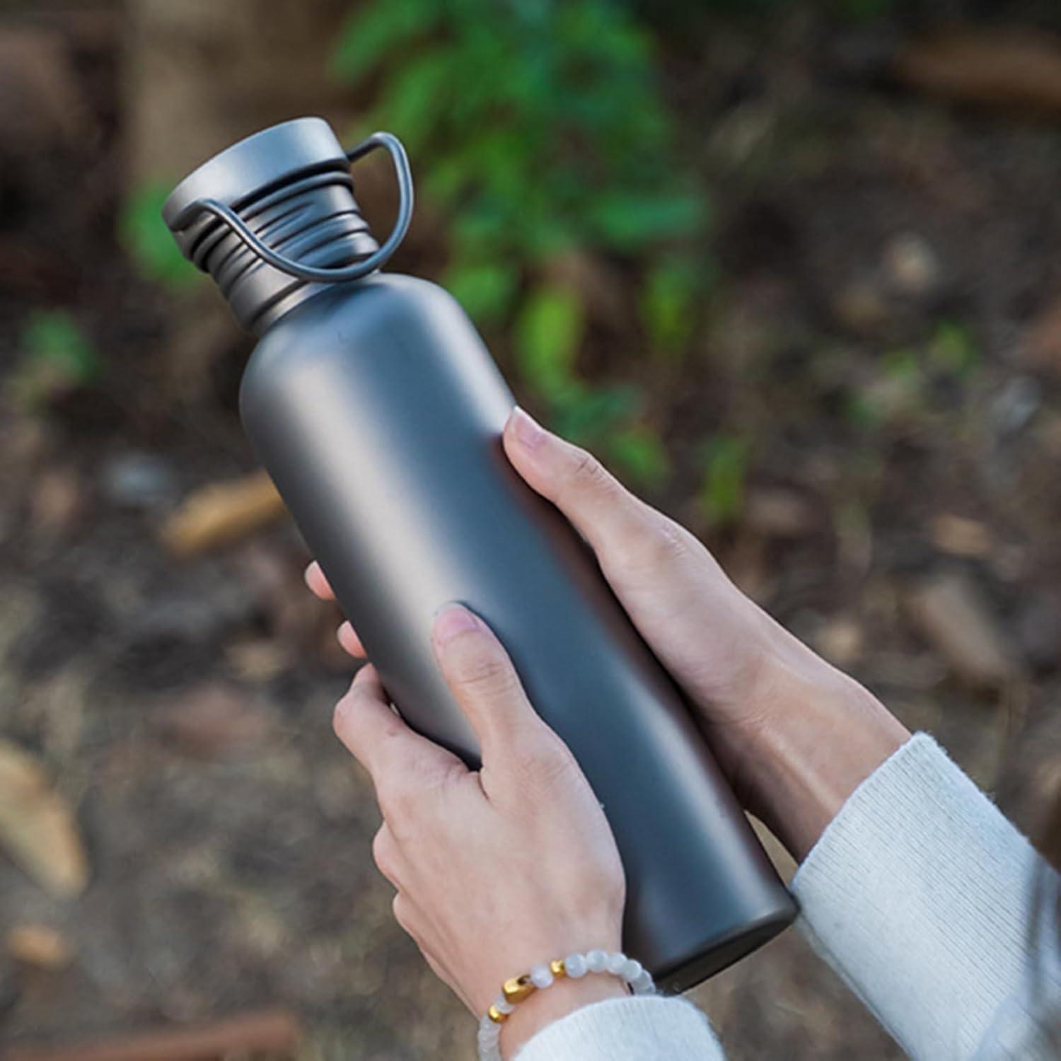 image:imageBouteille Dhydratation Sportive Foldage Deau En Titane Couvercle Rsistant Aux Fuites Bouteille De Boisson Prt Pour Les Voyages De 700 Ml Avec Design Robuste Idal Pour Le Randonne De Ra750 Ml