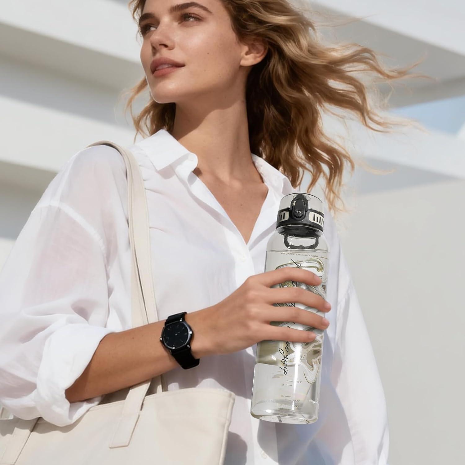 image:imageUZSPACE Gourde Sport 1L Gourde Adulte Transparente sans BPA avec Poigne tanche Bouteille deau Idal pour Fitness et Voyage Bleu ArdoiseImprim Artistique Blanc Givr