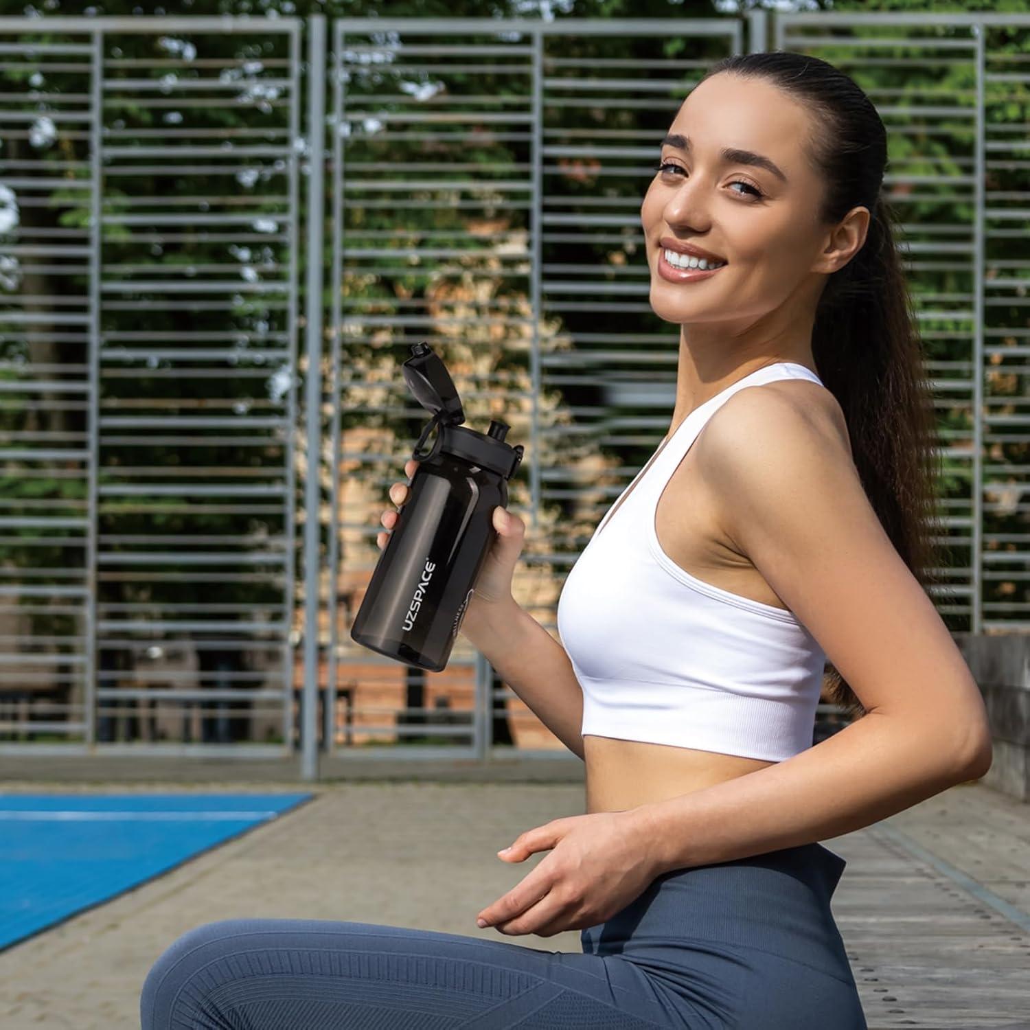 image:imageUZSPACE Gourde Sport 1L Gourde Adulte Transparente sans BPA avec Poigne tanche Bouteille deau Idal pour Fitness et Voyage Bleu ArdoiseNoir
