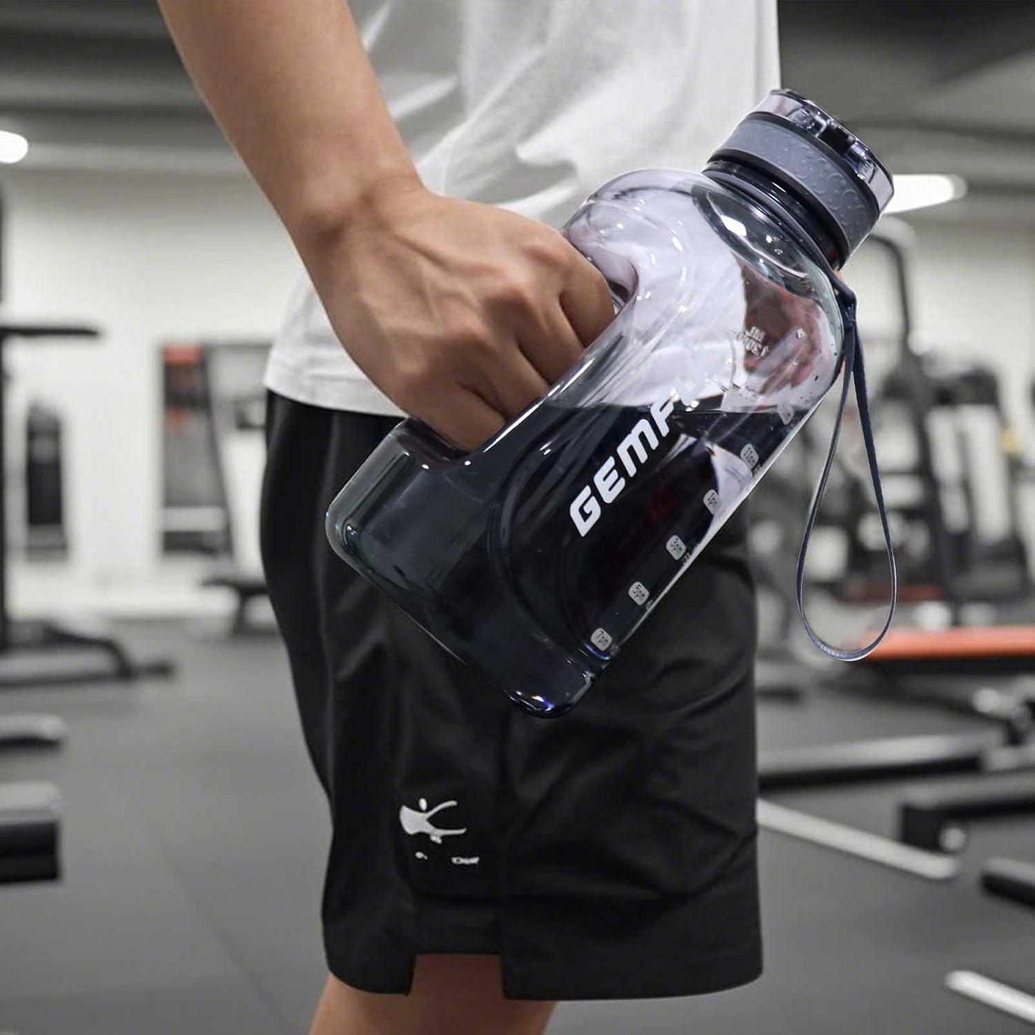 image:imageGEMFUL Bouteille deau sport 2L avec marqueur de temps Sans BPA tanche Bouteille deau sport 2L avec poigne pour fitness bureau et extrieur GrisGris
