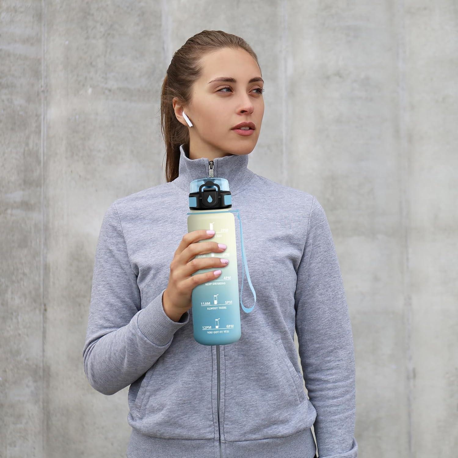 image:imageGourde Motivation 15L Gourde avec Filtre sans BPA tanche et Rutilisable Bouteille deau de Motivation avec Marqueur de Temps Bouteille Rutilisable pour lcole Sport Bureau Camping32oz1000ml Blanc Bleu Clair
