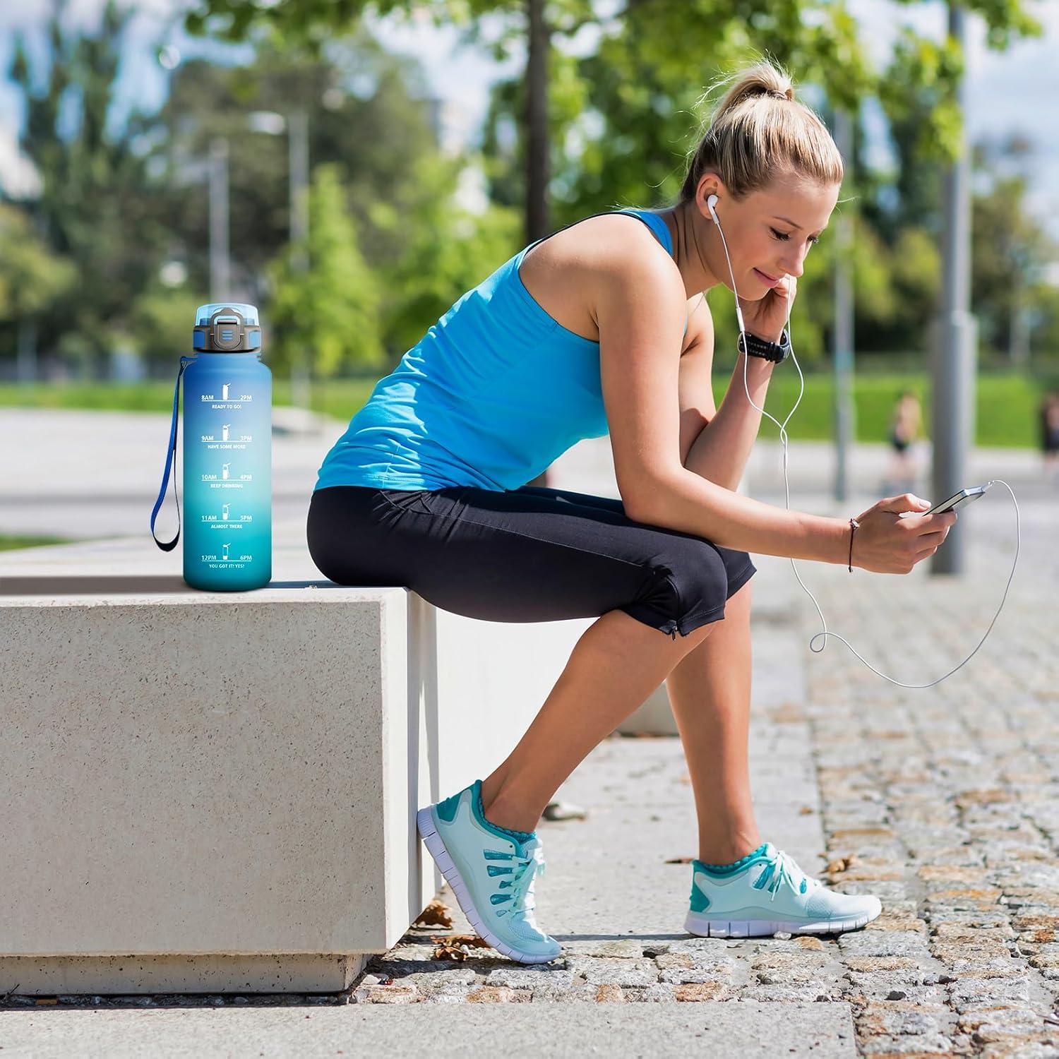 image:imageGourde 1L Gourde avec Sport Paille AntiFuite ampamp Rutilisable Bouteille deau Motivante avec Marquages de Temps Facile Nettoyer Bouteille Gradue pour Voyage Randonne Cyclisme Fitness50oz1500ml Paille Bleu Vert