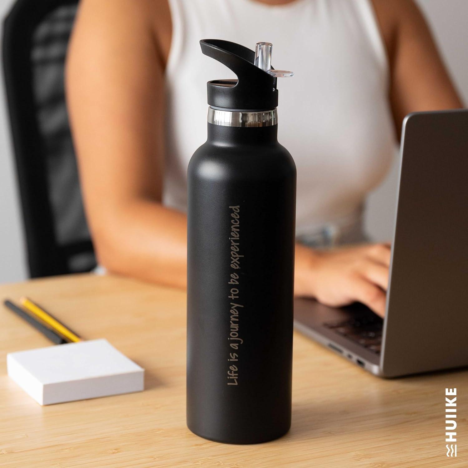 image:imageGourde Isotherme 750 ml Bleue HUIIKE Bouteille Isotherme avec 3 Bouchons Gourde Inox 12h Chaude ampamp 24h Froide Water Bottle Sans BPA Bouteille avec Paille Acier Inoxydable Sport ReutilisableNoir