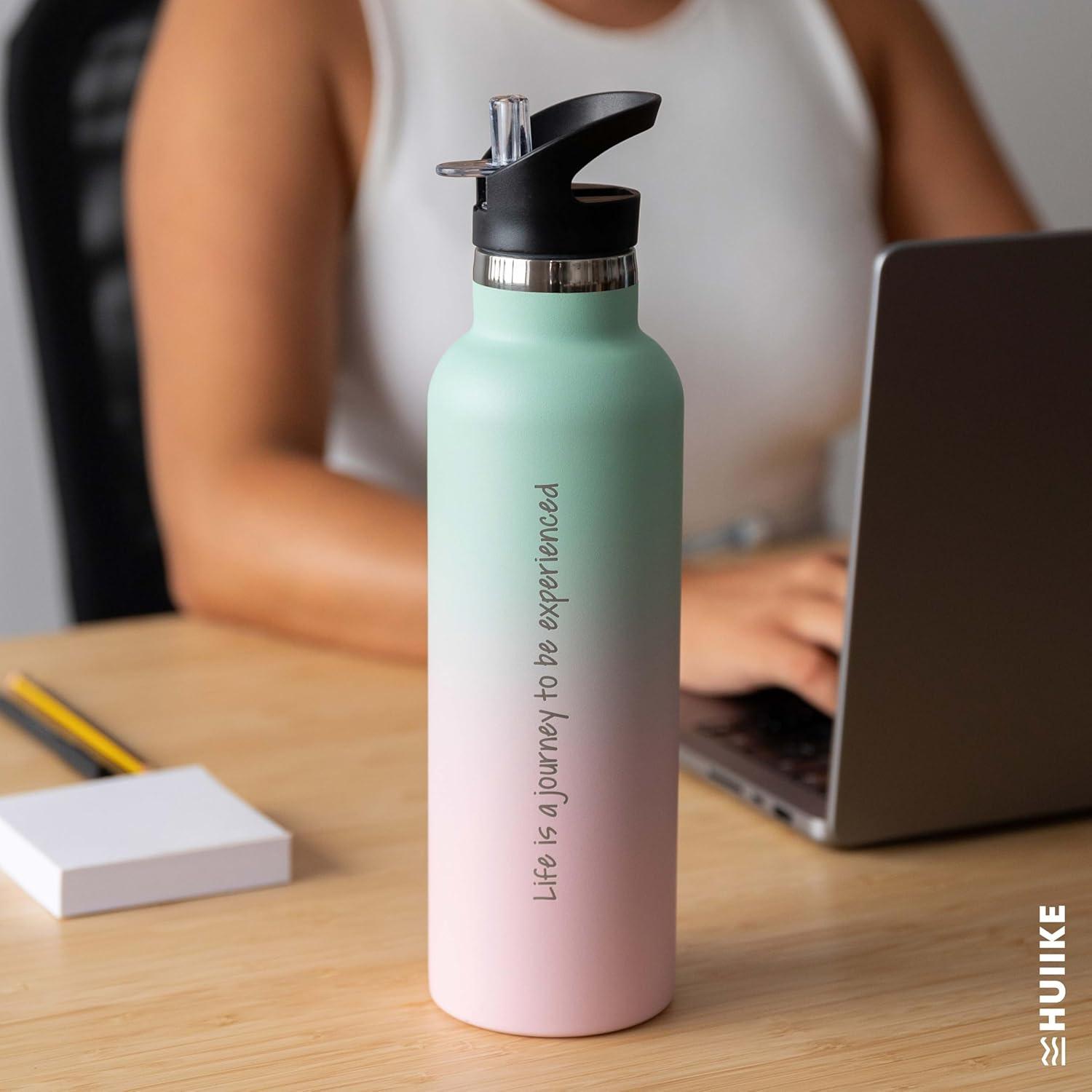 image:imageGourde Isotherme 750 ml Bleue HUIIKE Bouteille Isotherme avec 3 Bouchons Gourde Inox 12h Chaude ampamp 24h Froide Water Bottle Sans BPA Bouteille avec Paille Acier Inoxydable Sport ReutilisableRose