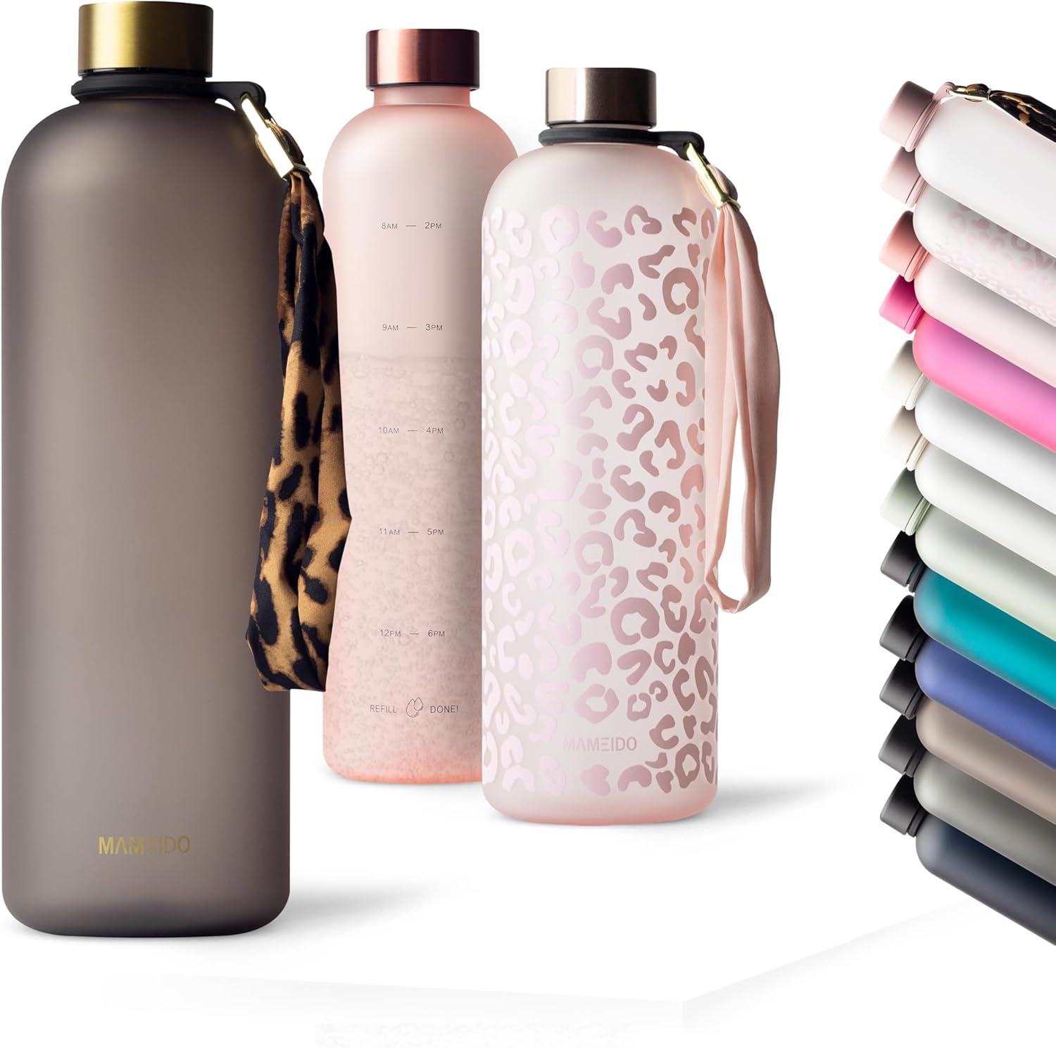 image:imageMAMEIDO Gourde 1 l Bouteille deau Design Plastique avec Marqueur de Temps de Motivation sans BPA tanche Urban Taupe GoldUrban Taupe