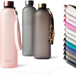 MAMEIDO Gourde 1 l, Bouteille d&rsquo;eau Design Plastique avec Marqueur de Temps de Motivation, sans BPA, étanche (Urban Taupe Gold)(Flamingo Pink)