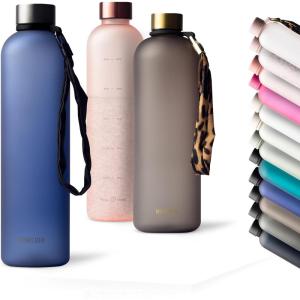 MAMEIDO Gourde 1 l, Bouteille d&rsquo;eau Design Plastique avec Marqueur de Temps de Motivation, sans BPA, étanche (Urban Taupe Gold)(Sapphire Blue)