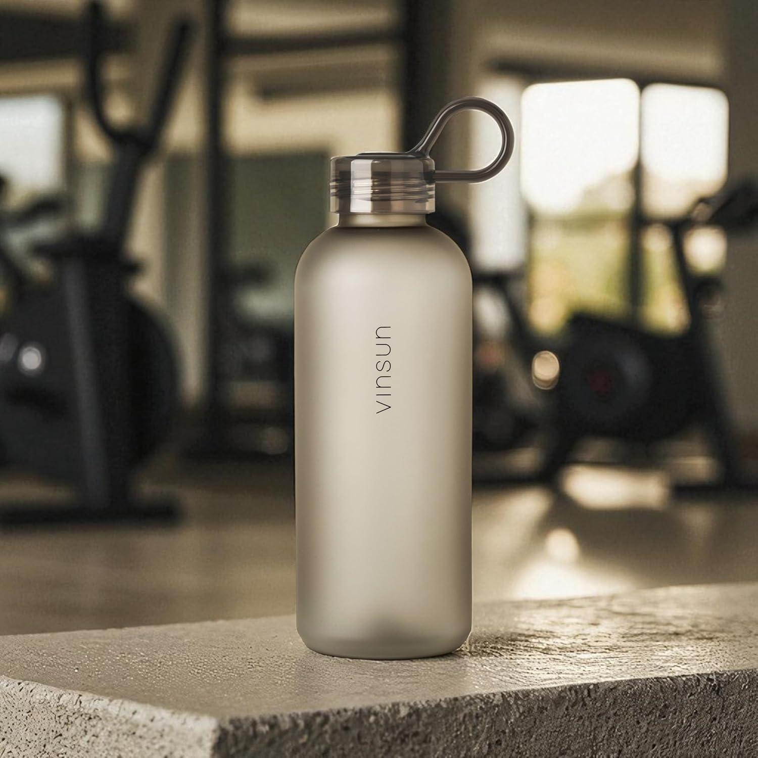 image:imageVINSUN Gourde Sport 650ml avec Poigne Rutilisable Sans BPA Tritan tanche Bouteille dEau lgre pour Sport Excursion cole BureauBeige