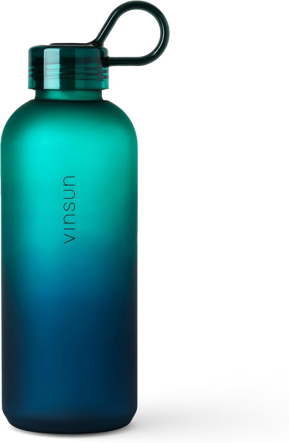 image:imageVINSUN Gourde Sport 650ml avec Poigne Rutilisable Sans BPA Tritan tanche Bouteille dEau lgre pour Sport Excursion cole BureauBleu Vert