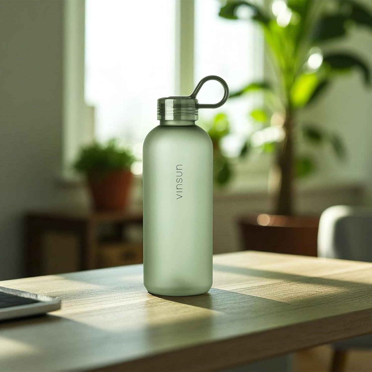 image:imageVINSUN Gourde Sport 650ml avec Poigne Rutilisable Sans BPA Tritan tanche Bouteille dEau lgre pour Sport Excursion cole BureauVert