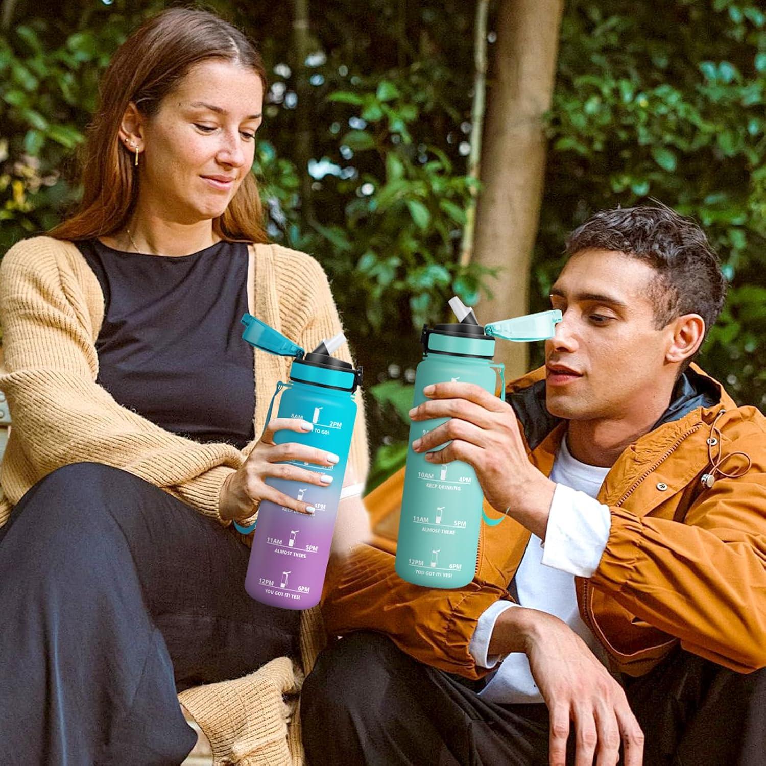 image:imageGourde Paille tanches Bouteille 500ml Portable Bouteille deau Sans BPA chelle de Temps Gourde Gradue pour 1 Journee pour Gym Ecole Cyclisme Plein Air SportBleu Vert 1000ml